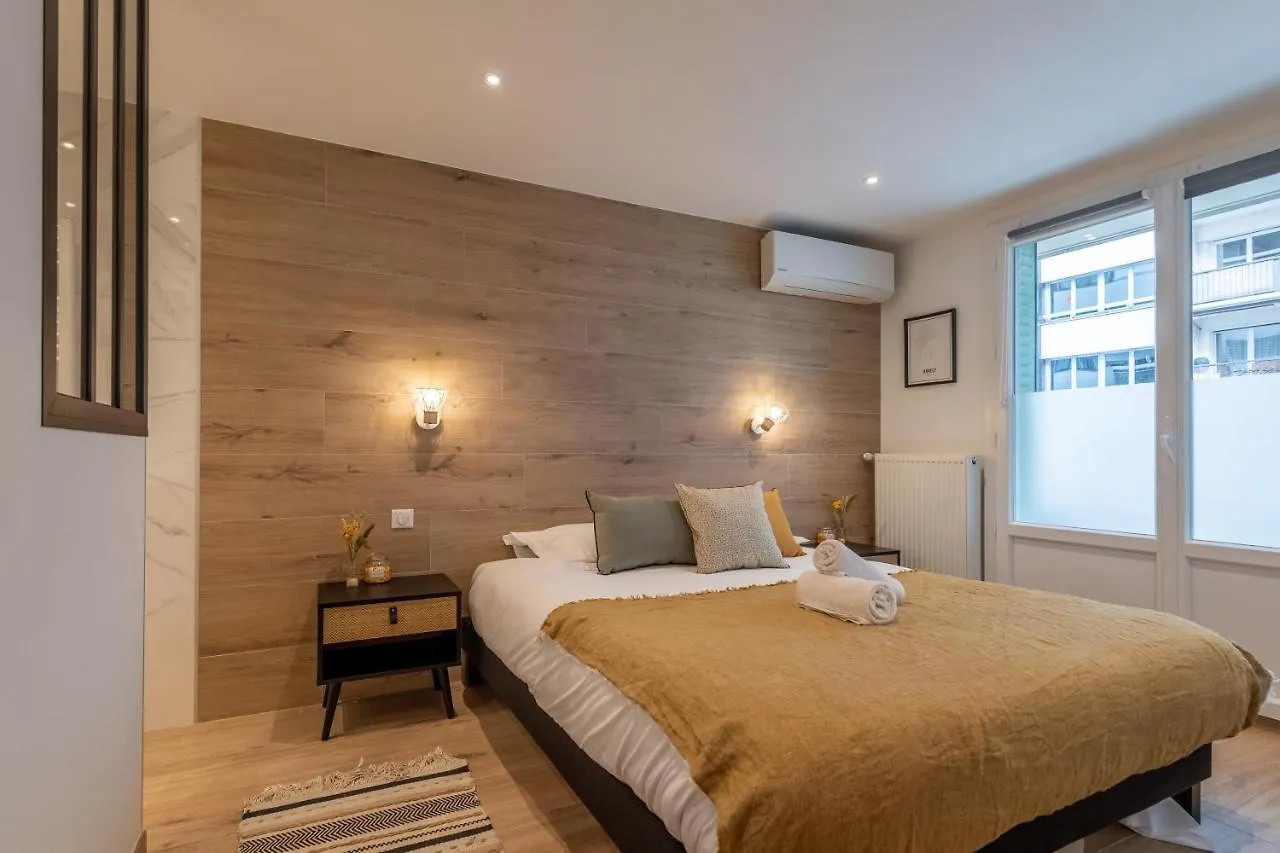 7 Rhone Super T2 Renove Avec Place De Parking Privee Appartement Annecy Frankrijk