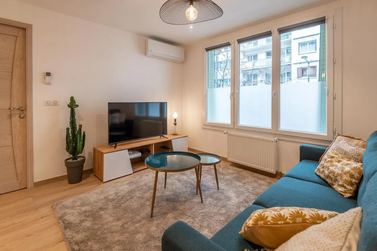 7 Rhone Super T2 Renove Avec Place De Parking Privee Apartment Annecy 0*,  France